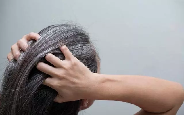 دلایل سفید شدن مو و راه های پیشگیری 